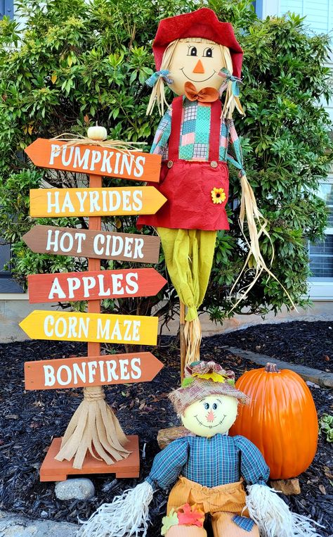 Fall Arrow Signs Wooden, Fall Directional Signs Diy, Fall Directional Signs, Fall Yard Signs Diy, Fall Arrow Signs, Halloween Arrow Signs, Wood Arrow Signs, Fall Light Pole Decorations, Fall Farm Decor