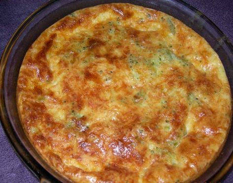 Sour Cream & Broccoli Quiche Quiche With Sour Cream, Cream Broccoli, Broccoli Quiche Recipes, Sour Cream Recipe, Becoming Vegetarian, Vegetarian Quiche, Broccoli Quiche, Sour Cream Recipes, Stuffed Cabbage