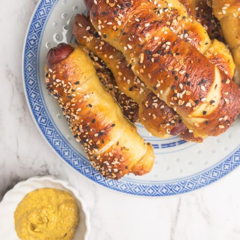 Easy Pretzel Dogs - Feasible Feast Pretzel Dogs Easy, Pretzel Hot Dogs, Hot Dog Pizza, Pretzel Dogs, Refrigerated Pizza Dough, Soft Pretzel Recipe, Easy Pizza Dough, Easy Pizza, Cheat Meal