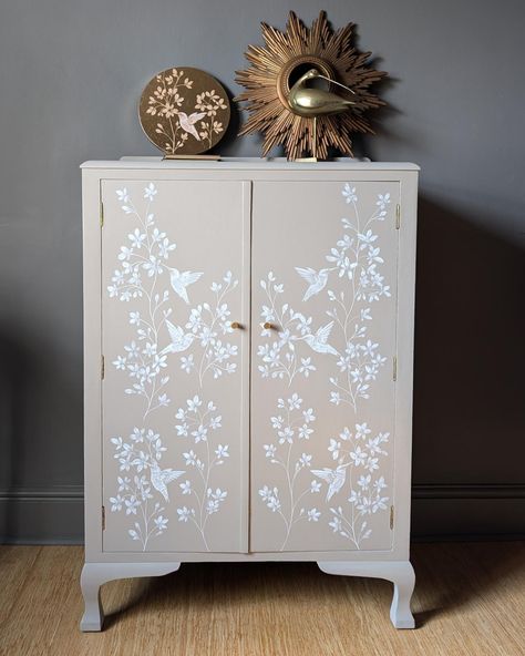 Now with handles! I've called this Love Blossom as the blooms are inspired by agapanthus, which is Greek, meaning love flowers / blossoms. It's hugely ironic given the fact that my partner of almost 20 years and I split up yesterday. Definitely a case of art not reflecting life. #handpaintedfurniture #paintedfurniturelove #paintedvintagefurniture #artonfurniture #decorativefurniture #decorativeinteriors #decorativehome #decorativepainter #furnitureart #furnitureartist #heartbroken #homesthat... Cupboard Painting Ideas Diy, Cupboard Painting Ideas, Cupboard Painting, Mid Century Wardrobe, Mid Century Cabinet, Cabinet Wardrobe, Hand Painted Furniture, Mineral Paint, Hummingbirds