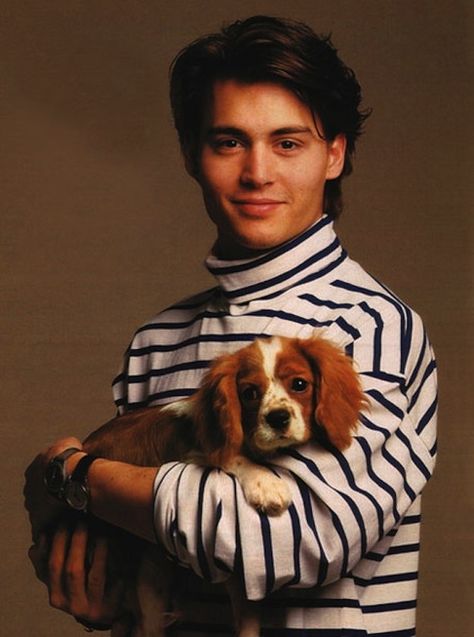 That time he wore this turtleneck PLUS held a dog | Johnny Depp's Awesomely Bizarre Photo Past Benny And Joon, John Depp, جوني ديب, Kaptan Jack Sparrow, Bizarre Photos, Very Important Person, Young Johnny Depp, Johnny D, Here's Johnny