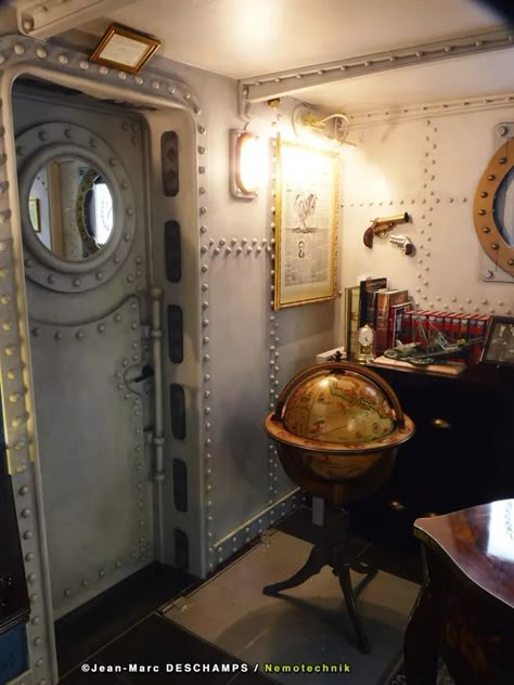 Steam Punk Room, Steampunk Interior Design, Steampunk Door, Steampunk Office, Steampunk Bar, Steampunk Rooms, Nautilus Submarine, Steampunk Bathroom, Punk Decor