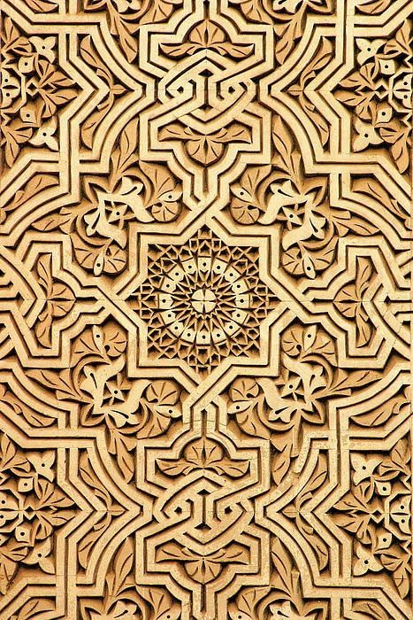 Explore ilustração infantil's photos on Flickr. ilustração infantil has uploaded 1522 photos to Flickr. British Wallpaper, Art Arabe, Desain Lanskap, Islamic Patterns, Arabic Pattern, Embossed Metal, Islamic Art Pattern, Islamic Design, Islamic Pattern