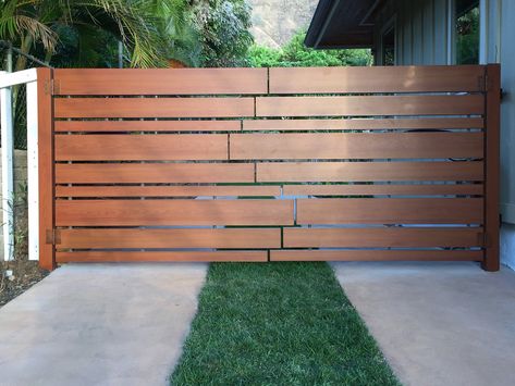 Residential Fence by Knotwood Fences Ideas, Tor Design, Yard Privacy, Wood Fence Design, Wooden Gate, Modern Fence Design, Modern Gate, Modern Front Yard, Aluminium Gates