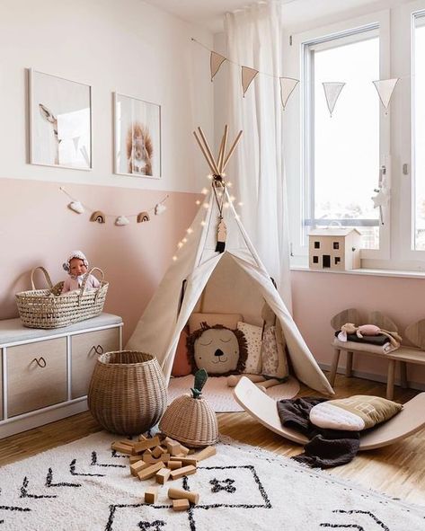 Girl's Room Decor: From Her First to Her Pre-Teen Years | Decoholic Camera Montessori, Rum Inspo, Baby Playroom, Toddler Bedroom Girl, Toddler Girl Room, Baby Room Inspiration, Kids Room Inspiration, Baby Room Design, Girl’s Room