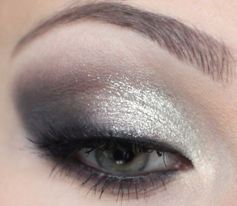 Glitter New Year's Eve Makeup Silver Smokey Eye, Eve Makeup, New Years Eve Makeup, Beauty Hair Makeup, Kiss Makeup, I Love Makeup, Glitter Makeup, Love Makeup, All Things Beauty