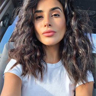 Sazan Hendrix (@sazan) • Instagram photos and videos Sazan Hendrix Hair, Sazan Hendrix, Lazy Day Hairstyles, Insta Outfits, Flat Irons, Hendrix, Selfie Poses, Flat Iron, Girls Out