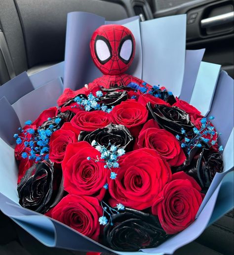 Man Bouquet, Black And Red Roses, Spiderman Gifts, Flowers For Men, Spiderman Theme, Bf Gifts, Flower Gift Ideas, Cute Couple Gifts