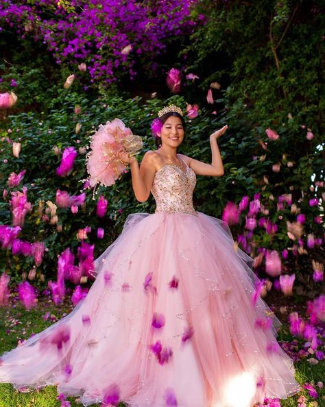 15th Birthday Photoshoot, 15th Birthday Photoshoot Ideas, Enchanted Forest Theme Quinceanera, Debut Gown, Enchanted Forest Quinceanera, Quince Pictures, Sweet 15 Party Ideas Quinceanera, Birthday Photoshoot Ideas, Enchanted Forest Theme