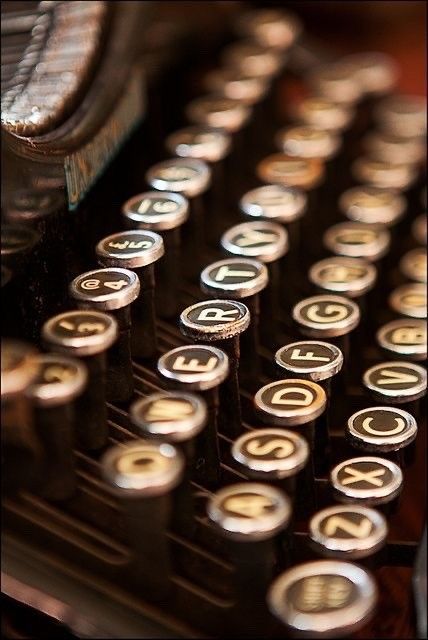 James Nachtwey, Divine Rivals, Antique Typewriter, Vintage Typewriter, Just My Type, Vintage Typewriters, November 9, Newsies, Foto Art