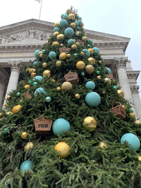 What a tree! @fortnumandmason #Christmas Tree 🎄at The Royal Exchange London Fortnum Mason, Fortnum And Mason, A Tree, Christmas Tree, London, Christmas, Travel