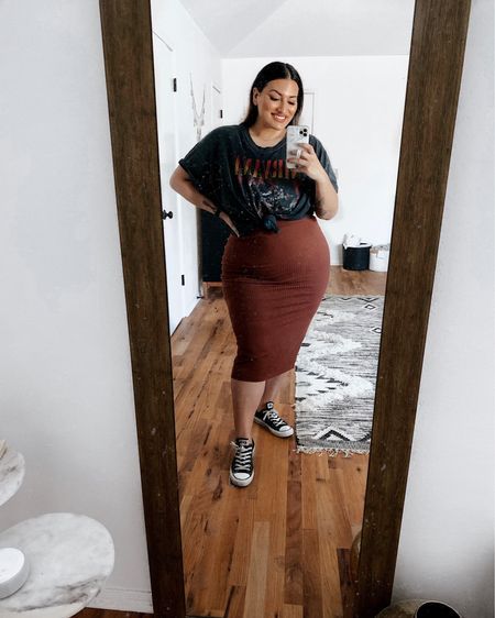 Outfit Goals Plus Size, Birthday Outfit Inspiration Plus Size, Punk Midsize Outfits, Plus Size Tied Shirt Outfit, Plus Size Body Harness Outfit, Plus Size Trendy Outfits Summer, T Shirt Plus Size Outfit, Shirt Over Dress Outfit Plus Size, T Shirt Over Dress Outfits Plus Size