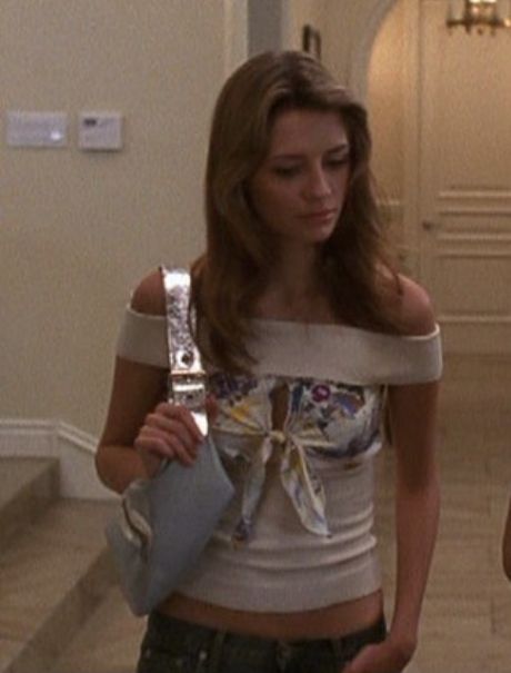 The Oc Marissa Cooper, The Oc Fashion, Marissa Cooper Outfits, The Oc Marissa, Marissa Cooper, Obx Dr, Dr Wardrobe, Film Reel, Mischa Barton