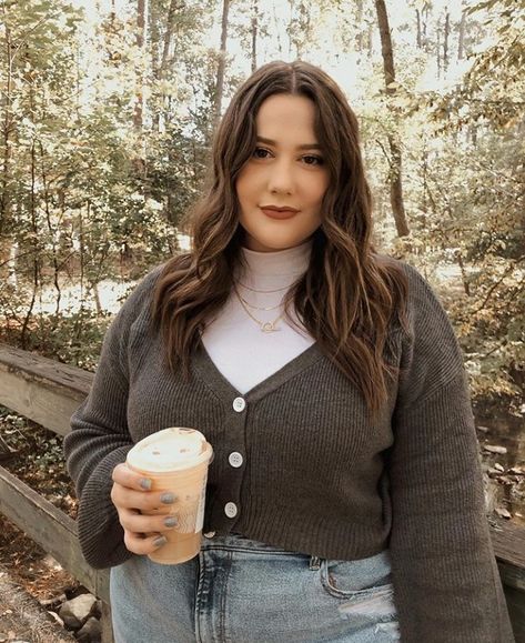 Mid Size Cardigan Outfit, Cropped Cardigan Outfit Plus Size, Mis Sized Outfits, Crop Top Cardigan Outfit, Cardigan Outfit Plus Size, Cropped Cardigan Outfit, Crop Cardigan Outfit, Casual Plus Size Outfits, 2023 Lookbook