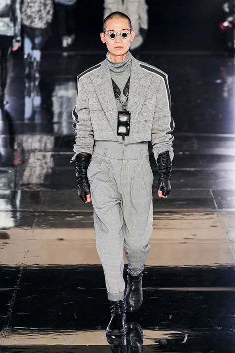 Balmain | GQ Germany Cyberpunk Mode, Menswear 2020, Young Mens Fashion, Eksterior Modern, Menswear Runway, Cyberpunk Fashion, Male Fashion Trends, Mens Fashion Week, Winter Stil