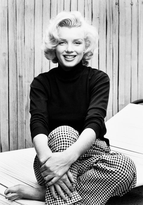 sublimemarilynmonroe: “Marilyn Monroe photographed by Alfred Eisenstaedt 1953” Alfred Eisenstaedt, Checkered Pants, Marilyn Monroe Photos, Norma Jean, Norma Jeane, Golden Age Of Hollywood, Vintage Hollywood, Marilyn Monroe, Old Hollywood