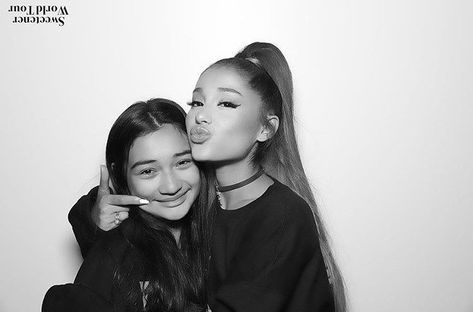 Ariana Grande, meet and greet, Sweetener World Tour // #arianagrande #sweetener #sweetenerworldtour #thankunext Ariana Grande Meet And Greet, Ariana Grande World Tour, Cat Victorious, Meet And Greet Poses, Sweetener World Tour, Ariana Grande Images, Thank U Next, Ariana Grande Sweetener, Ariana Grande Outfits