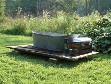 We have a gorgeous tin bath just like this at morris brown...might be cold tonight, but magic on a hot summers night! Weather Projects, Outdoor Bathtub, Galvanized Tub, Japanese Soaking Tubs, Metal Tub, Outdoor Tub, Outdoor Baths, Small Swimming Pools, Eclectic Bathroom