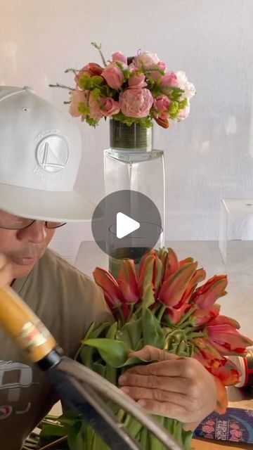 FLORAL DESIGN & WORKSHOP 🇺🇸🇵🇭 | Poking tulips at the neck with a pin 📌 allows Air to enter the stem, preventing drooping . To streamline the process, I use  rubber ba... | Instagram Tulip Flower Arrangements, Tulip Floral Arrangements, Tulip Arrangements, Tulips Arrangement, Design Workshop, Cut Flower Garden, Time Saver, Tulips Flowers, Floral Centerpieces