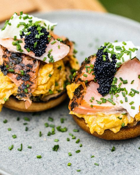 Smoked Salmon & Scrambled Egg Crumpets | Ceramic Charcoal BBQs | Big Green Egg Smoked Salmon Eggs, Smoked Salmon Recipes, Salmon Eggs, Scrambled Egg, Baking Stone, Perfect Brunch, Brunch Dishes, Smoked Ham, Big Green Egg