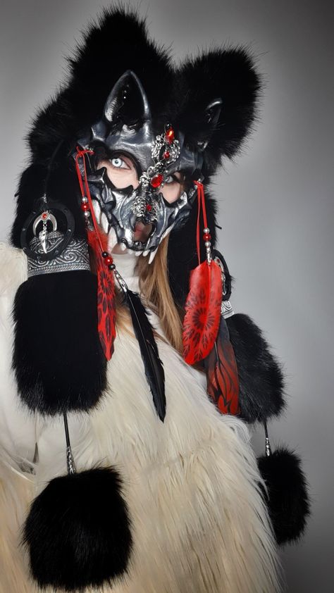 Wolf Headdress, Cybergoth Fashion, Wolf Costume, Wolf Mask, Art Outfits, Props Art, Fantasy Art Dolls, Cool Masks, Animal Masks