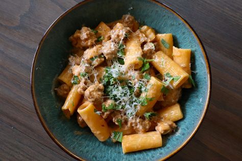 Rigatoni With Sausage And Fennel, Sausage And Fennel, Rigatoni With Sausage, Fennel Recipe, Creamy Sausage Pasta, Fennel Pasta, Sausage Rigatoni, Italian Sausages, Fennel Recipes