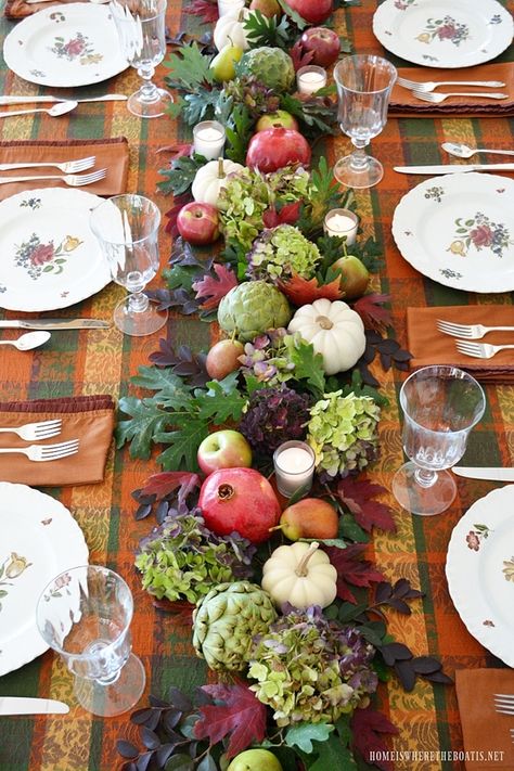 Thanksgiving Centerpieces Table, Forest Feast, September Fall, Holiday Table Centerpieces, Table Centerpieces Diy, Autumn Table, Thanksgiving Table Settings, Thanksgiving Tablescapes, Fall Table Decor