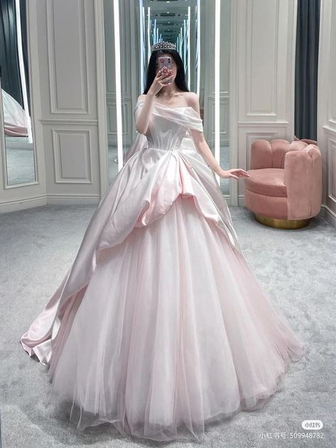 Fairy Inspired Dress Gowns, Prom Gowns Aesthetic, Princess Ball Gowns Fantasy Fairytale, Fairy Quinceanera Dress, Fairy Dress Prom, Princess Aesthetic Dresses, Dress 18th Birthday, Fairy Ball Gown, Debut Dress