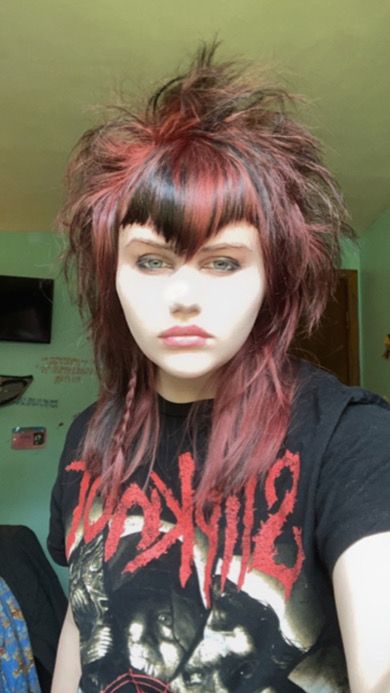 Vampire Bangs Mullet, Layered Hair With Red Highlights, Vampire Bangs Hairstyles, Fang Bang Hair, Vampire Bangs Hair, Red Hair Black Bangs, Layered Hair Shag, Teased Hair Goth, Vampire Bangs Short Hair