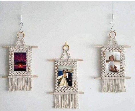 Macrame Picture Frame, Macrame Photo Hanger, Diy Macrame Tutorial, Photo Hanger, Simpul Makrame, Crochet Border Patterns, Braided Bracelet Diy, Macrame Knots Tutorial, Macrame Wedding