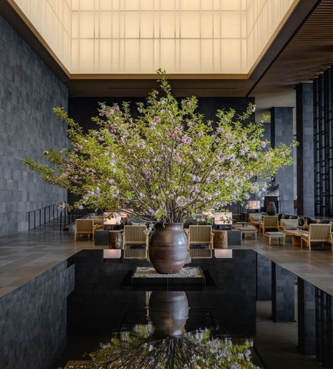 Best flower decorations spotted in top hotels worldwide Tokyo Tourism, Aman Tokyo, Hotel Flowers, Hotel Lobby Design, Tokyo Restaurant, Tokyo Hotels, Lobby Design, Hotel Style, Hotel Interior