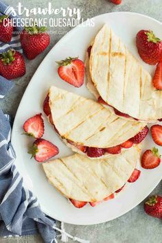 These Strawberry Che  These Strawberry Cheesecake Quesadillas are a simple grilled dessert recipe that is easy to prepare and tastes incredible! Includes step by step VIDEO #strawberry #strawberries #quesadillas #dessert #grilling #recipe Strawberry Quesadilla, Grocery Inspiration, Dessert Quesadilla Recipes, Quesadilla Maker Recipes, Quesadillas Recipes, Bbq Dessert, Quesadilla Recipes Easy, Grilled Desserts, Recipes Pork