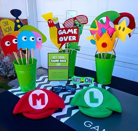 Game on! | CatchMyParty.com Video Game Birthday Party Games, Metroid Party, Video Game Party Theme, Video Game Birthday Party Decorations, Arcade Birthday, Games Birthday Party, Video Game Party Decorations, Zelda Party, Gaming Party