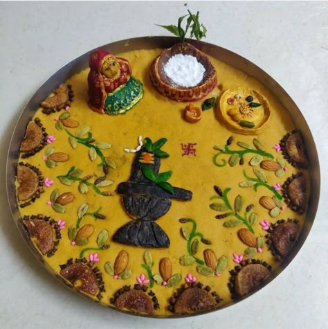 Sattu Decoration Ideas With Dry Fruits, Satu Teej Decoration, Teej Theme Cakes, Mahadev Pinda Decoration, Teej Pinda Decoration Ideas, Teej Sinjara Decoration, Haryali Teej Decoration, Teej Festival Packing Ideas, Teej Decorations