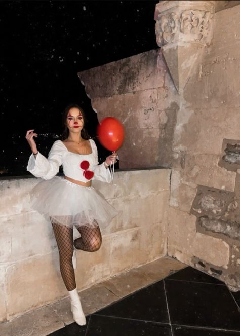 Diy Halloween Costumes Clown, Diy It Costume Women, Clown Costume Women Cute, Female Scary Halloween Costumes, Pennywise Woman Costume, Chunky Costume Women, Halloween Costumes Clown Women, It Clown Costume Women, It Halloween Costumes Women