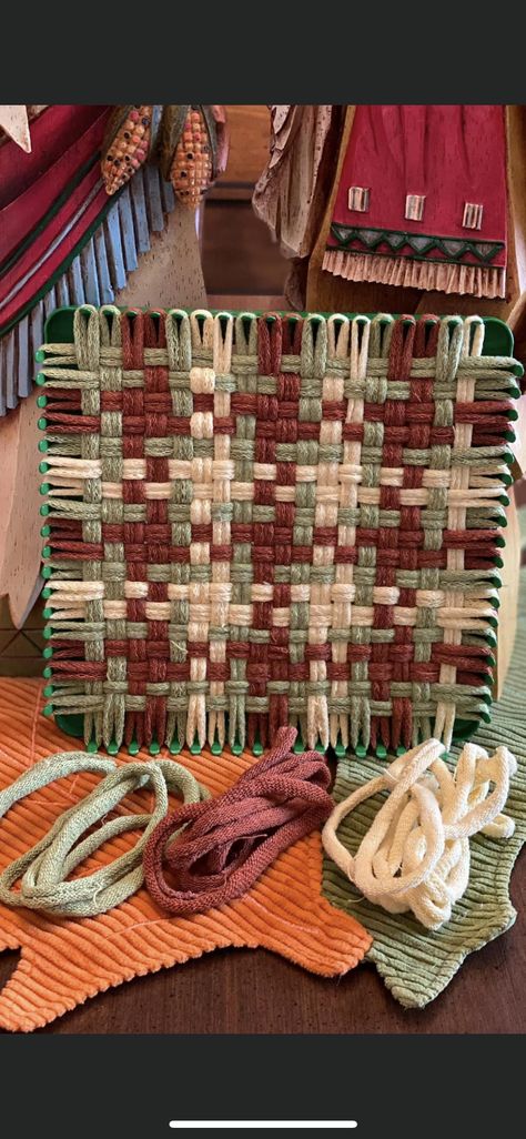 Loop Loom Projects, Pro Loom Potholders, Loop Loom Patterns Pot Holders, Friendly Loom Potholder Patterns, Pot Holder Loom Projects, Potholder Loom Projects, Pro Potholder Loom Patterns, Potholder Loom Patterns Free, Loop Potholder Patterns