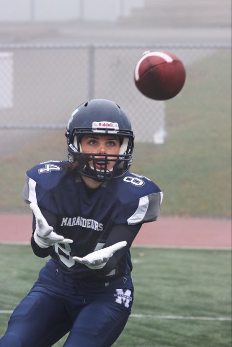 Women Playing Football, Womens Tackle Football, Women Flag Football, Female Athlete Aesthetic, Womens Football Aesthetic, Football Girl Aesthetic, Flag Football Aesthetic, Girls Flag Football, American Football Aesthetic