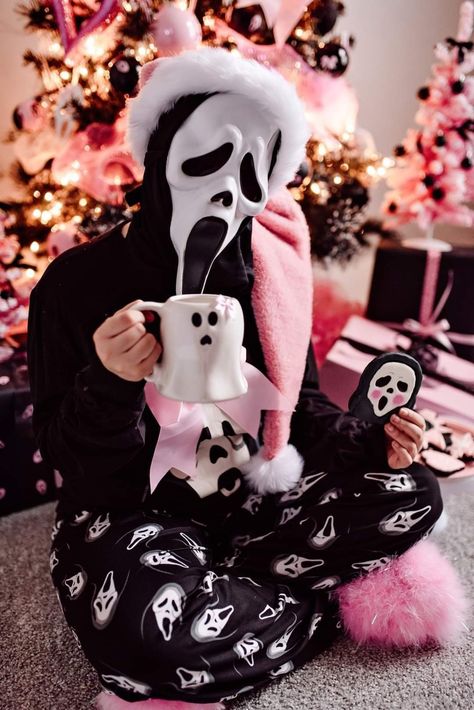 Ghost Face Christmas, Ghost Face, Ghost Faces, Black Christmas, Photos Ideas, Ghost, Anime, Christmas, Quick Saves