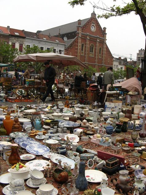 Vintage Flea Market, Paris Flea Markets, Belgium Travel, Market Square, Voyage Europe, Outdoor Market, Brussels Belgium, Antique Market, Flea Markets