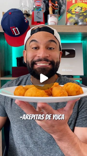 Felix Baez on Instagram: "¡AREPITAS DE YUCA! 🇩🇴

INGREDIENTES:
-1.5lbs de yuca (pelada, lavada y cortada)
-3 cucharadas de mantequilla sin sal 
-2 huevos
-1 cucharadita de azúcar 
-1 cucharadita de anís (o más al gusto)
-Sal al gusto (comienza con media cucharadita)
-Aceite para freír

OJO: No es obligatorio exprimirlas, pero a mí me gustan bien crujientes y cuando se exprimen quedan más crujientes. No me quedan secas por la cantidad de mantequilla que utilizo + los huevos. 

#RepúblicaDominicana #recetasdominicanas #cocinadominicana #gastronomiadominicana #arepitasdeyuca" Media, On Instagram, Instagram