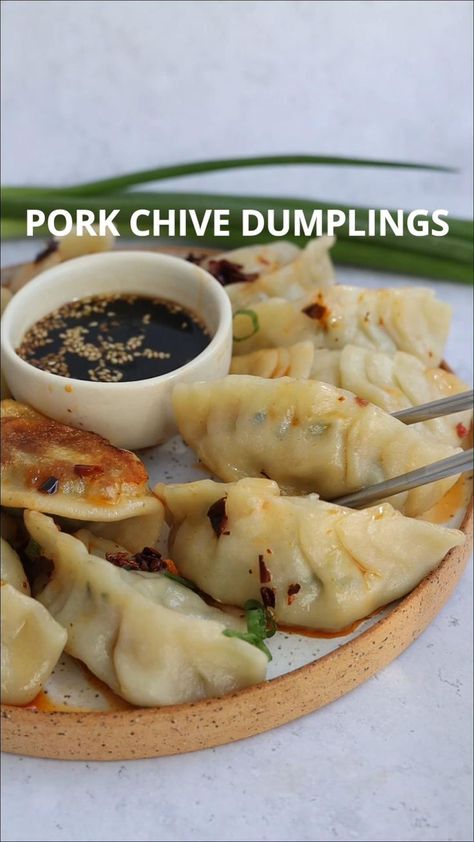 Pork And Chive Dumplings, Chive Dumplings, Sommer Mad, Chinese Pork, Made From Scratch, Food Videos Cooking, Interesting Food Recipes, Finger Food, Pork Recipes