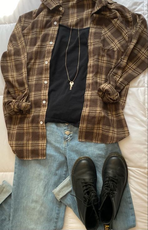 Brown Checked Shirt Outfit, Brown Button Up Shirt Outfit Aesthetic, Brown Plaid Button Up Outfit, Brown Shirt Fall Outfits, Brown Flannel Outfit Aesthetic, Brown Flannel Shirt Outfit, Brown Flannel Outfit Women, Outfits With Brown Flannel, Brown Plaid Flannel Outfit