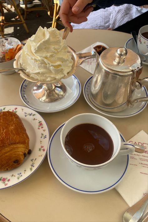 Carette Paris, Eid Breakfast, The Best Hot Chocolate, Best Hot Chocolate, Italian Bistro, Chocolate Food, Travel France, Coffee Chocolate, Food Coma