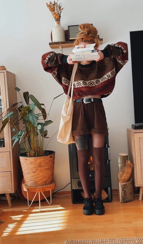 Grungy Boho Outfits, Winter Artsy Outfit, Artistcore Outfits, Boho Alt Outfits, Whimsical Winter Outfit, Artsy Winter Outfits, Boho Autumn Outfits, Artsy Girl Outfit, Arthoe Aesthetic Outfit