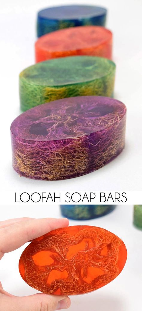 These Loofah Soap Bars make perfect homemade gifts! (Unless you keep them for yourself!)  #gift #DIY #beauty Savon Diy, Kerajinan Diy, Săpunuri Handmade, Loofah Soap, Homemade Soap Recipes, Homemade Bath Products, Gift Diy, Diy Body, Soap Bars