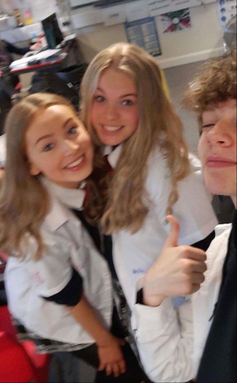 british school aesthetic Popular School Aesthetic, Popular People At School, School Photos Aesthetic, British Boarding School, School Friendship Aesthetic, Going To School Aesthetic, Popular High School Aesthetic, School Popularity Aesthetic, School Aesthetic Uk