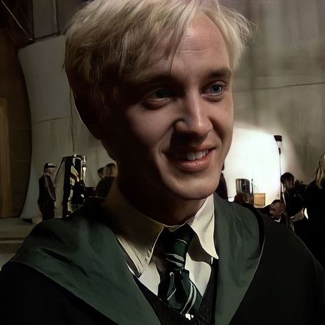 Drako Malfoy, Draco Malfoy Hot, Fictional Character Crush, Draco Malfoy Aesthetic, Lucius Malfoy, Tom Felton Draco Malfoy, Draco Harry Potter, Weasley Twins, Harry Potter Draco Malfoy