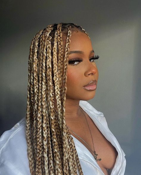 Balayage Braids Black Women, Rose Gold Knotless Braids, Blonde Twists Black Women, One Braid Hairstyles, Mixing Hair Color, Braids Art, Braids Blonde, Short Box Braids Hairstyles, Blonde Box Braids