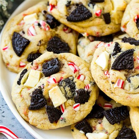 Peppermint Cookies with Oreos and White Chocolate Peppermint Cookie Recipe, Candy Cane Recipe, Cookies And Candy, Peppermint Recipes, Best Christmas Cookie Recipe, Delicious Christmas Cookies, Candy Cane Cookies, Peppermint Cookies, Best Christmas Cookies