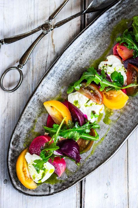 A beautiful Burrata Salad with tomatoes, beets, basil and flavorful basil oil, drizzled with balsamic glaze - perfect for summer dinners and gatherings. Elegant and flavorful. سلطة البنجر, Heirloom Tomato Recipes, Burrata Recipe, Burrata Salad, Basil Oil, Burrata Cheese, Barefoot Contessa, Heirloom Tomato, Beet Salad